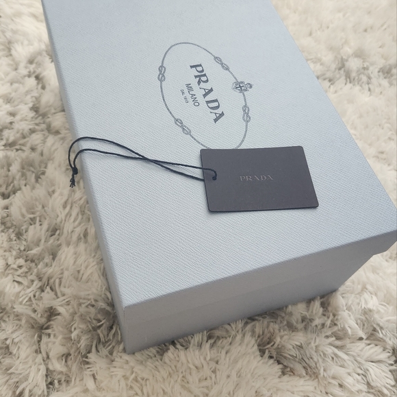 Prada Box - Picture 3 of 3